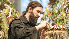 Floristmeister Christopher Ernst wird die Blumenschauen während der Landesgartenschau Oberhessen gestalten. Er ermutigt, den Moment zu genießen und sich komplett auf eine Sache einzulassen. Foto: privat.