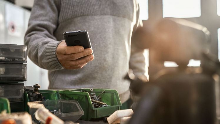 Mit der neuen STIHL connected App wird die cloudbasierte Systemlösung STIHL connected  noch besser auf den Bedarf von professionellen Anwendern in Kommunen, Garten- und Landschaftsbaubetrieben sowie Gebäudeverwaltungsfirmen zugegeschnitten. Bild: STIHL.