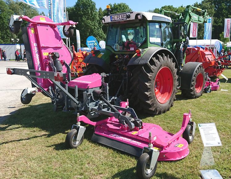 Wiedenmanns Mega-Mäher mit drei Mäheinheiten. Bild: Wiedenmann.