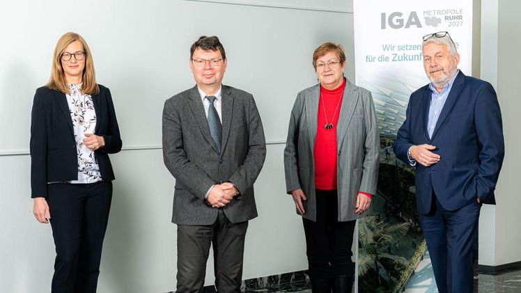 GA-Geschäftsführer Horst Fischer (2.v.l.), mit der IGA-Aufsichtsratsvorsitzenden Karola Geiß-Netthöfel und ihrem Stellvertreter Jochen Sandner und der RVR-Beigeordneten Nina Frense. Bild © S. Bierwald.