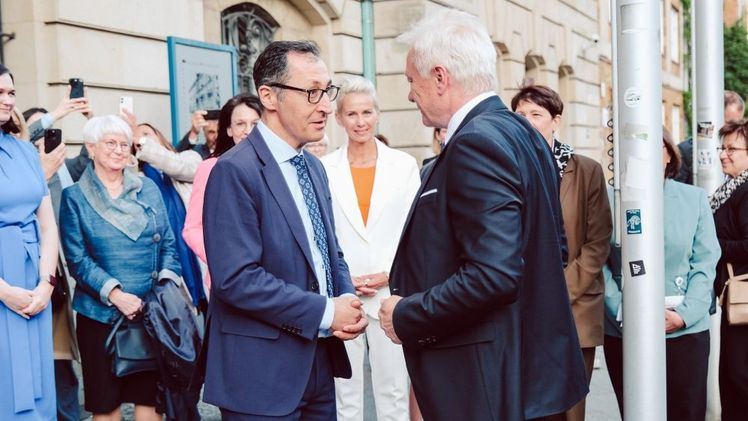 Cem Özdemir übergibt das Amt an Alois Rainer. Bild: © BMEL.