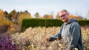 Nico Schröder möchte den Familienbetrieb in die Zukunft führen. Bild: Baumschule Manfred Schröder.