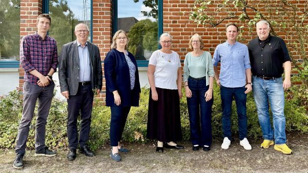 Die Gründungsmitglieder (v.l.n.r.): Tewes Quast (FÖKO); Präsident der Landwirtschaftskammer, Gerhard Schwetje; Agrarstaatssekretärin Frauke Patzke; Kerstin Hintz (Bioland); Sabina Adam (Demeter); Bernd Bögig (Naturland); Thorsten Block (BioKreis). Bild: Nds. Ministerium für Ernährung, Landwirtschaft und Verbraucherschutz.