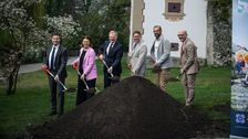 Offizieller Spatenstich: Noch rund ein Jahr bis zur Landesgartenschau Wels. Bild: Max Mayrhofer, Land OÖ.