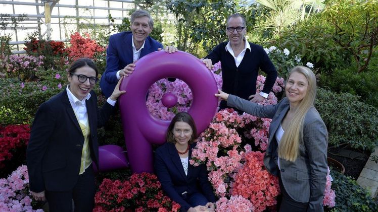 Hintere Reihe von links: Max Wagner und Dr. Roger Diederen. Vordere Reihe von links: Anna Kleeblatt, Prof. Dr. Gudrun Kadereit und Dr. Nina Möllers. Bild: Flower Power Festival München 2023, Robert Haas.