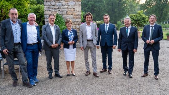 Vlnr.: Volker Kugel, Reiner Bierig, Uli Natterer, Sabine Kurtz MdL, Martin Joos, Peter Hauk MdL, Gerhard Hugenschmidt, Thomas Heiland. Bild: VGL-BW.