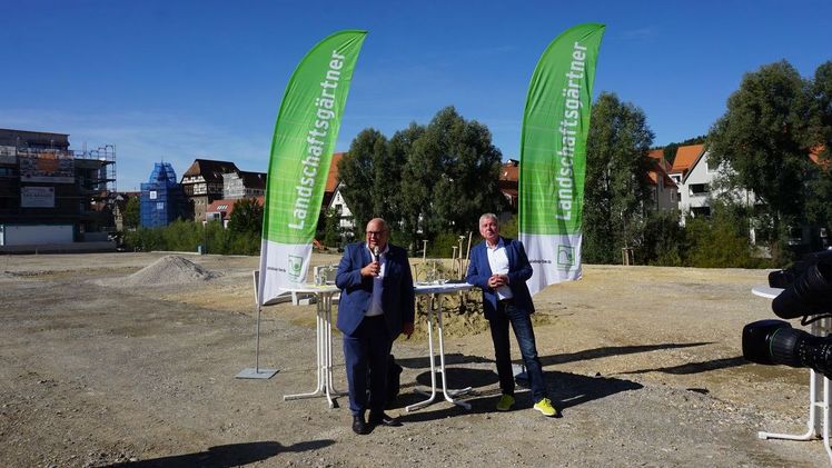 OB Helmut Reitemann und GF Reiner Bierig bei der Begrüßung / Verband GaLaBau BW. Bild: GaLaBau.