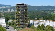 Futuristisch und nachhaltig ragt das begrünte Wohngebäude in die Höhe. Bild: Bundesverband GebäudeGrün e.V.
