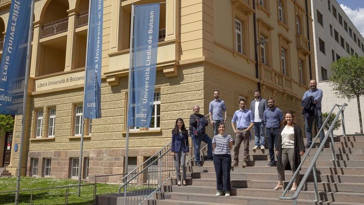 Das Team des Kompetenzzentrums: v.l.n.r.: Lorenza Colato, Fabrizio Mazzetto, Mauro Maver, Tanja Mimmo, Lorenzo Becce, Guido Orzes, Hannes Schuler, Luisa Petti und Renato Vidoni. Bild: Andrea Maffei, unibz.