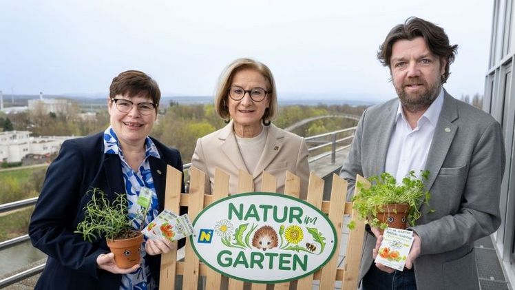 „Natur im Garten“ Geschäftsführerin Christa Lackner, Landeshauptfrau Johanna Mikl-Leitner und „Natur im Garten“ Geschäftsführer Matthias Wobornik. Bild: © NLK Khittl.