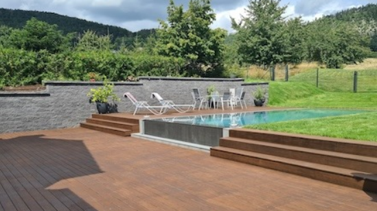 Immer häufiger entscheiden sich Projektplaner, Landschaftsarchitekten, Garten- und Landschaftsbauer sowie Endkunden bei der Terrassengestaltung für die nachhaltigen, robusten Außendielen von MOSO® Bamboo. Bild: MOSO® Bamboo.