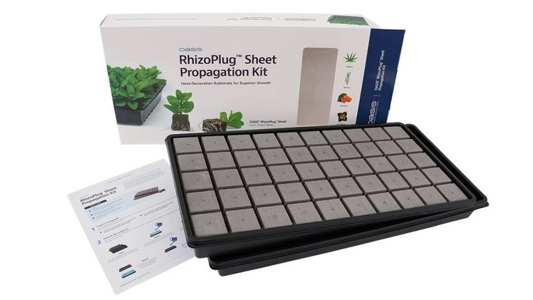 Das neue OASIS® RhizoPlug™-Vermehrungsset ist entweder mit einem Substratblatt für 50 Pflanzen oder einem Substratblatt für 104 Pflanzen erhältlich. Bild: OASIS®.