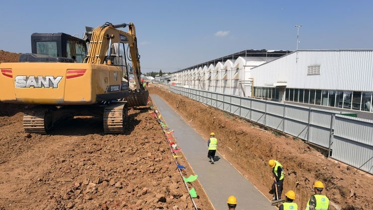 Debets Schalke beginnt mit dem Bau eines Gewächshauses für Anthura in Kunming, China. Bild: Debets Schalke.