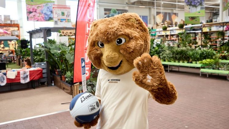 Maskottchen Accy in Aktion. Bild: BAUHAUS AG.