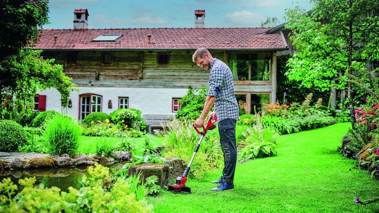 Mit Power X-Change den Rasen in Form bringen. Bild: Einhell.