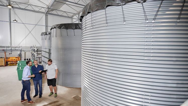 Die Gartenbau-Versicherung informiert in einem neuen „Beitrag zur Betriebssicherheit“ über die sichere Nutzung von Wassertanks im Gartenbau. Bild: Gartenbau-Versicherung. 