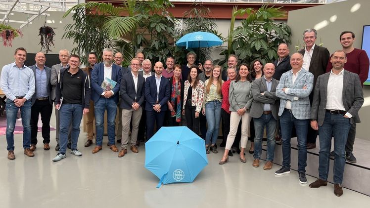 Die Unterzeichner und Unterstützer des Paktes über internationale soziale Verantwortung (IMVO). Bild: IDH.