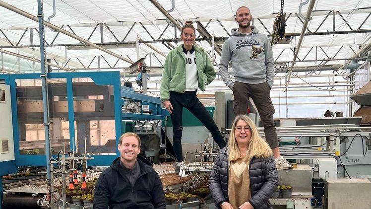 Raphael, Lavinia und Marek Janßen berichten Simone de la Motte (u.r.) von Agrobusiness Niederrhein über die Verbundausbildung elan³ Bild: Agrobusiness Niederrhein.