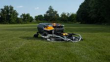 STIGA APX Pro - autonomer Mähroboter mit KI für professionelle Grünflächenpflege. Bild: STIGA.
