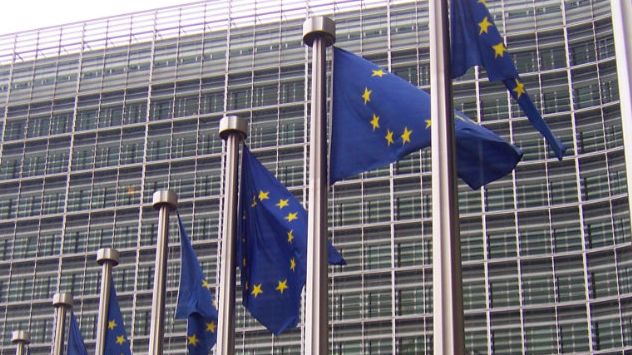 EU-Flaggen vor dem Berlaymont-Gebäude, Sitz der Europäischen Kommission. Bild: Amio Cajander.