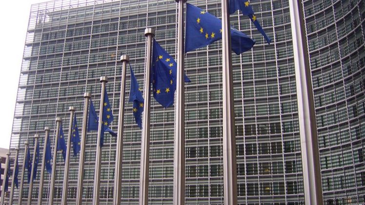 EU-Flaggen vor dem Berlaymont-Gebäude, Sitz der Europäischen Kommission. Bild: Amio Cajander.