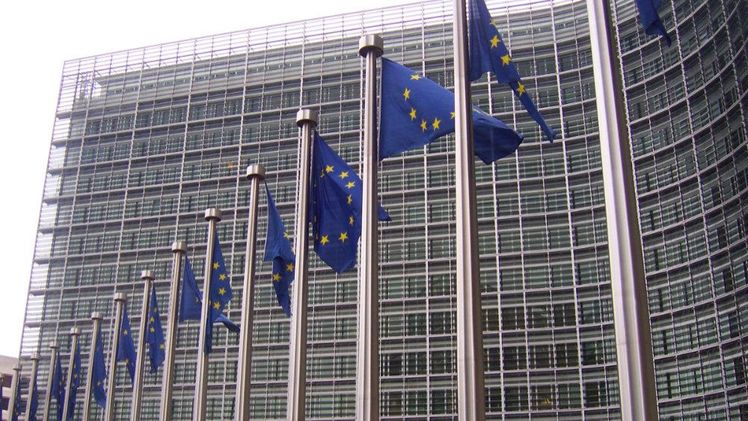 EU-Flaggen vor dem Berlaymont-Gebäude, Sitz der Europäischen Kommission. Bild: Amio Cajander.