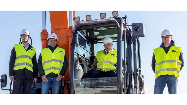 Fröhliche Gesicher beim Startschuss für das Geothermieprojekt Maasdijk. Bild: Aardwarmteproject Maasdijk.