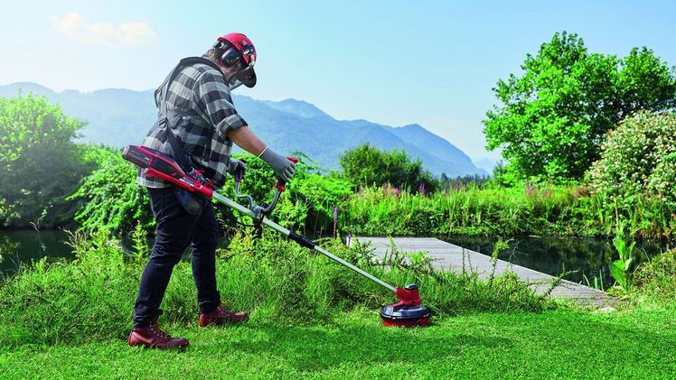 Die Power X-Change Akku-Sense Agillo 18/200 im Einsatz. Bild: Einhell.