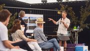Christian Thelen aus Nettersheim bei der Vorstellung seines Problemgartens. Bild: Markus van Offern.
