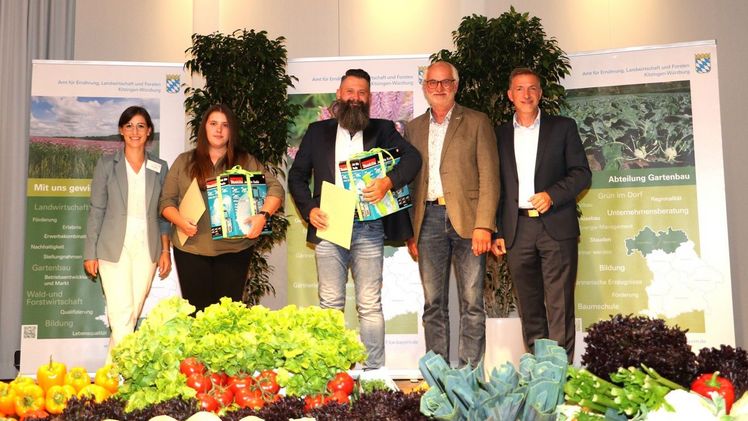 Lisa Dittrich, Kerstin Drescher und Sebastian Kirchner, Dietmar Lindner und Thorsten Schwab bei der Freisprechungsfeier im Antonia-Werr-Zentrum. Bild: Jochen Henning, VGL Bayern.