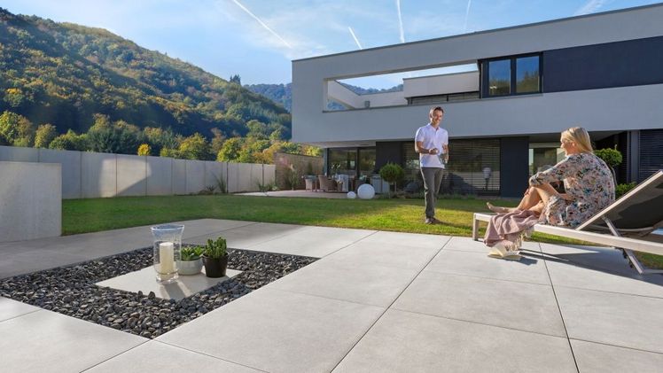 KANN Rion Betonplus in zementgrau. Bild: KANN GmbH Baustoffwerk, Benndorf.