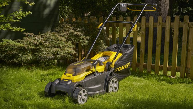 V20 Akku-Rasenmäher Brushless, 34 cm & 37 cm (SCMWP3401M1 / SCMWP3701M2 / SCMWP3701N). Bild: STANLEY®.