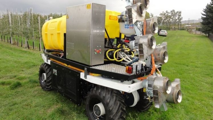 ELWOBOT, ein autonom fahrender Obst- und Weinbauroboter mit modularer Energieversorgung und elektrischem Antrieb. Bild: TU Dresden.