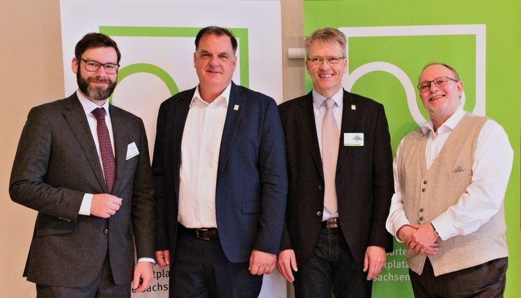 Mitgliederversammlung des VGL Niedersachsen-Bremen e. V. am 28. Februar 2025 in Braunschweig (v. li. n. re.): Benedikt Hüppe (Hauptgeschäftsführer UVN), Thomas Büchner (Vizepräsident BGL), Harald Kusserow (Präsident VGL Niedersachsen-Bremen), Herbert Hüsgen (Geschäftsführer BGL). Foto: VGL Niedersachsen-Bremen e. V. / Maria Wokurka.