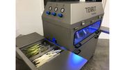 Bleich- und Grünspargel unterschiedlicher Dicke in einer Maschine schälen. Bild: TENRIT Foodtec Maschinenbau GmbH.