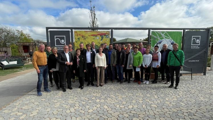 Schaugartenbetriebe mit VGL-BW Geschäftsführer Reiner Bierig, LGS Geschäftsführerin Andrea Leisinger, Bürgermeister Joachim Schuster, Ministerialdirektorin Grit Puchan, OB Wangen Michael Lang und LGS Geschäftsführer Nils Degen. Bild: VGL-BW.