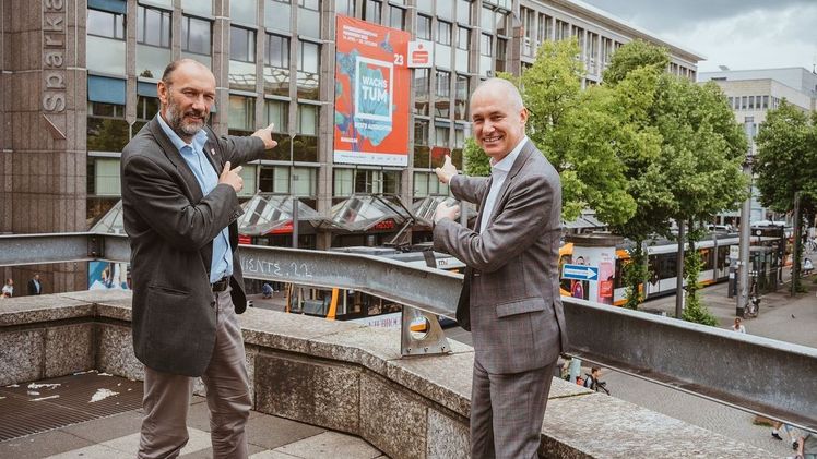 Der Geschäftsführer der BUGA 23 gGmbH Michael Schnellbach (links) und der Vorstandsvorsitzende der Sparkasse Rhein Neckar Nord, Stefan Kleiber. Bild: Karsten John.