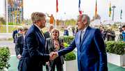 (Von links nach rechts) Seine Majestät König Willem-Alexander, die amtierende Bürgermeister von Almere, Frau Ank Bijleveld-Schouten, und Expo 2022 Floriade CEO Hans Bakker. Bild: Floriade.