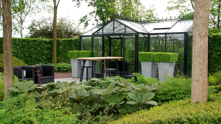 Ein gläsernes Gartenhaus: Ideal für diejenigen, die auch an regnerischen Tagen im Freien arbeiten und entspannen möchten. Bild: BGL.