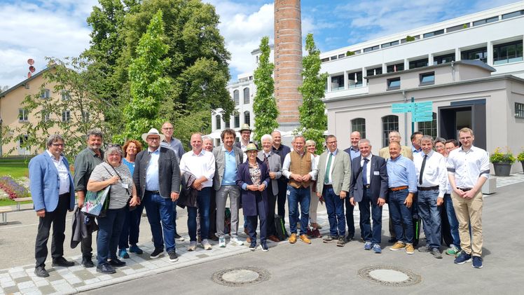 Der Ausschuss für Ernährung, Ländlichen Raum und Verbraucherschutz besuchte bei seinem Rundgang über das Gelände auch das sanierte ERBA-Areal. Bild: Landesgartenschau Wangen.
