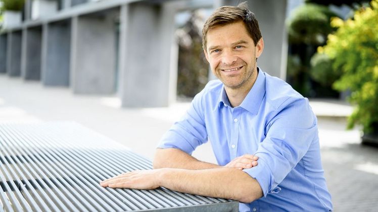 Benjamin Küsters nutzt das GaLaBau-Normenportal bereits. Der Geschäftsführer vom Gartenhof Küsters/Neuss und Vizepräsident des GaLaBau-Landesverbandes NRW appelliert an die Kolleg*innen: "Werdet digital, probiert es aus!" Foto: Rottenkolber/BGL.