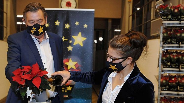 Günther Esser, Geschäftsführer Veiling Rhein-Maas (li.) und Laura Bouten, Versteigerin Topfpflanzen. Bild: Veiling Rhein-Maas.