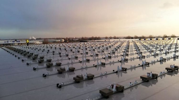 Die Vorbereitungen für die Solarmodule auf dem Dach von Koen Pack im Dezember 2019. Bild: Koen Pack.