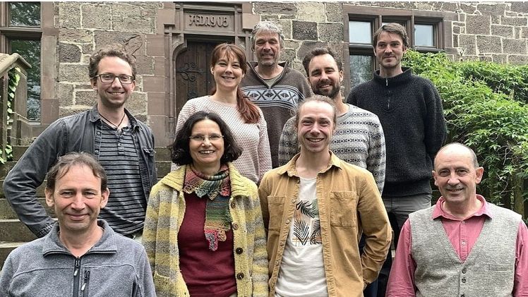 BioResiObst Projektteam beim ersten Projekttreffen.Niklas Oeser, Ann-Kathrin Bessai , Jan Bade, Matthais Ristel, Robert Görlitz, In der vorderen Reihe: Bastian Benduhn, Inde Sattler, Johannes Rottmann und Gunter Backes. Bild: Bioland Beratung GmbH.