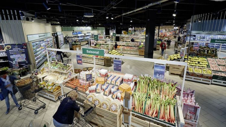 EDEKA ist auch in der Kategorie "SB-Warenhaus" siegreich - mit dem unter der Regie der EDEKA Nord geführten E-Center Warnow Park in Rostock. Bild: EDEKA. EDEKA ist auch in der Kategorie "SB-Warenhaus" siegreich - mit dem unter der Regie der EDEKA Nord geführten E-Center Warnow Park in Rostock. Bild: EDEKA.