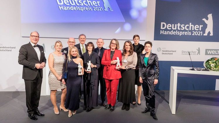 Gruppenfoto mit den geehrten Preisträgern. Bild: HDE.