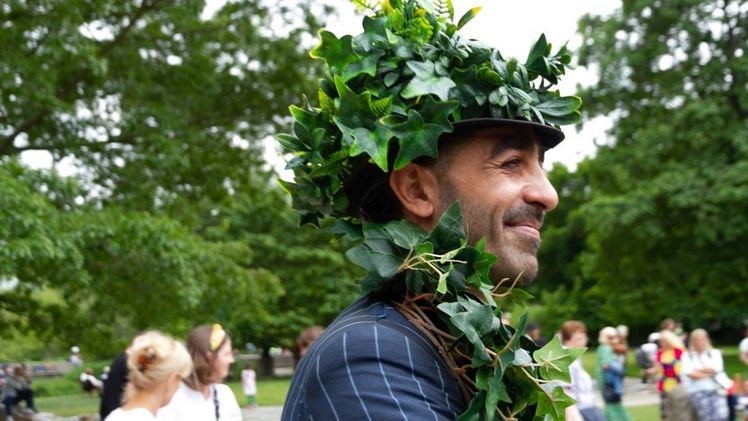 Beim internationalen Rendezvous tragen zahlreiche Begegnungen zwischen Einzelpersonen und Institutionen, zwischen Fachleuten und Neulingen zum Vergnügen an Gärten und Parks bei. Bild: Rendezvous im Garten.