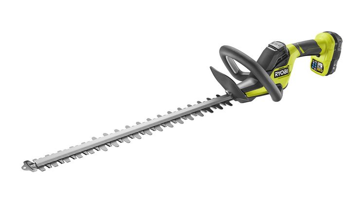 Die neue 18 Volt-Heckenschere RY18HT55A von Ryobi arbeitet so leistungsstark, dass man vergisst, ein Akkuwerkzeug in der Hand zu halten. Bild: Ryobi.