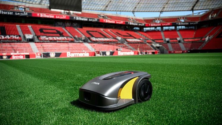 Mit STIGA als neuen Partner im Sponsorenclub erweitert Bayer 04 Leverkusen sein Engagement für innovative Lösungen in der Rasenpflege. Bild: © Bayer 04 Fußball / Scheidemann. 