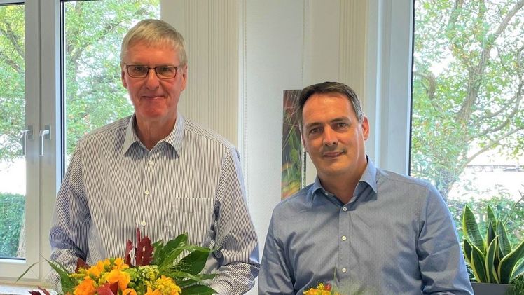 Andreas Pellens (re.) folgt als Vorsitzender der Tarifkommission auf Thomas Becker. Bild: Gartenbau NRW.